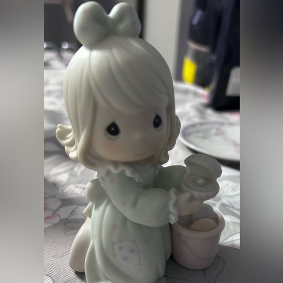 Vintage Precious Moments Figurine “ It is No Secret What God Can Do” - Picture 2 of 7